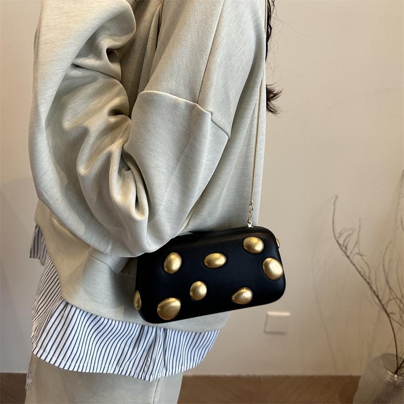 Retro Underarm Bag for Women Rivet Decor Design Autumn Winter Versatile Texture Phone Bag Fashion One Shoulder Crossbody Bag