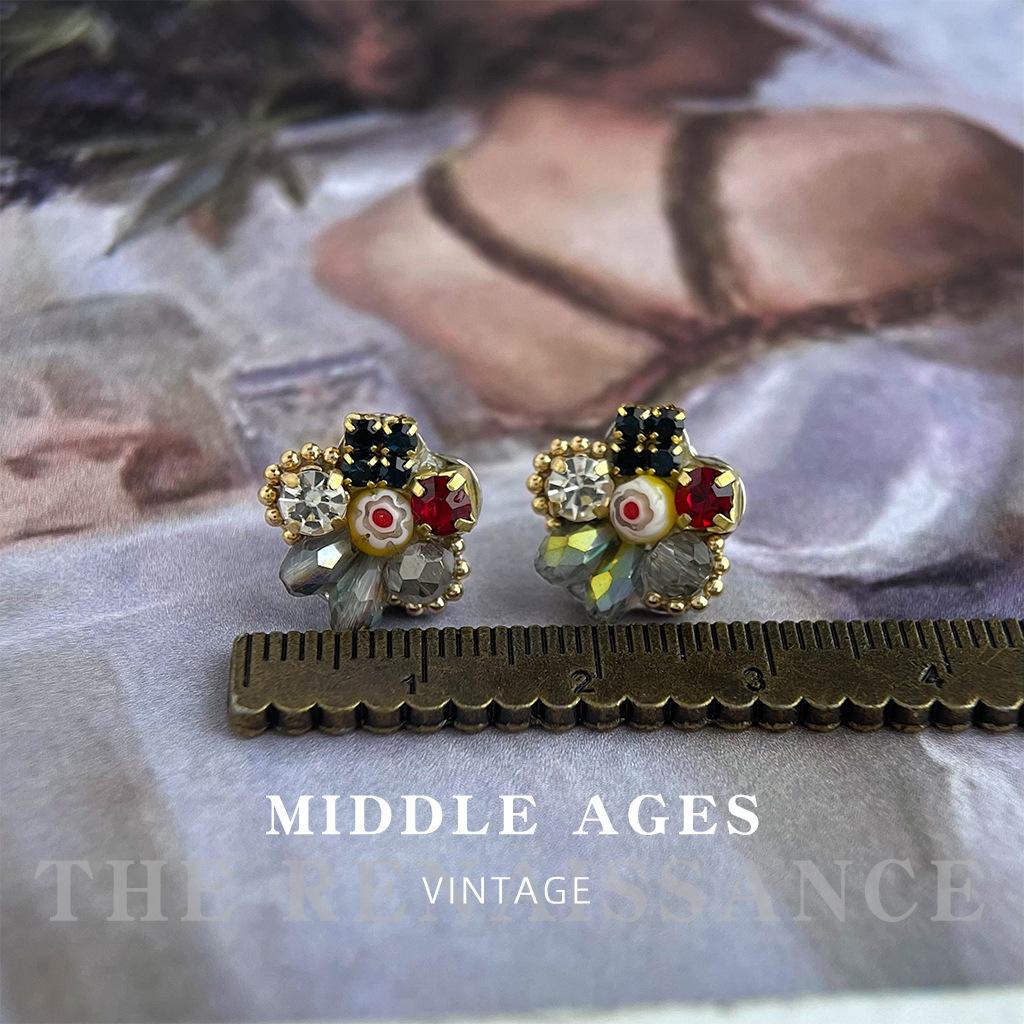 

Легкі середньовічні сережки-гвоздики у формі квітки з мікроінкрустацією цирконами літературні ретро сережки дизайнерські сережки