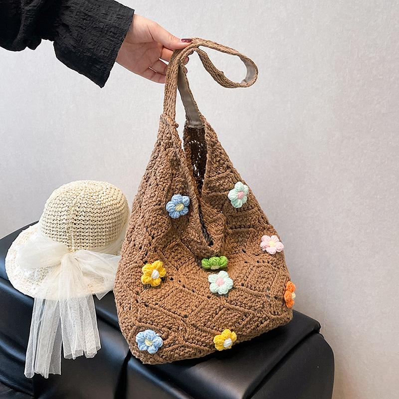 Beautiful flower hollow woven solid color tote bag, new large-capacity shoulder underarm bag, light and versatile bag