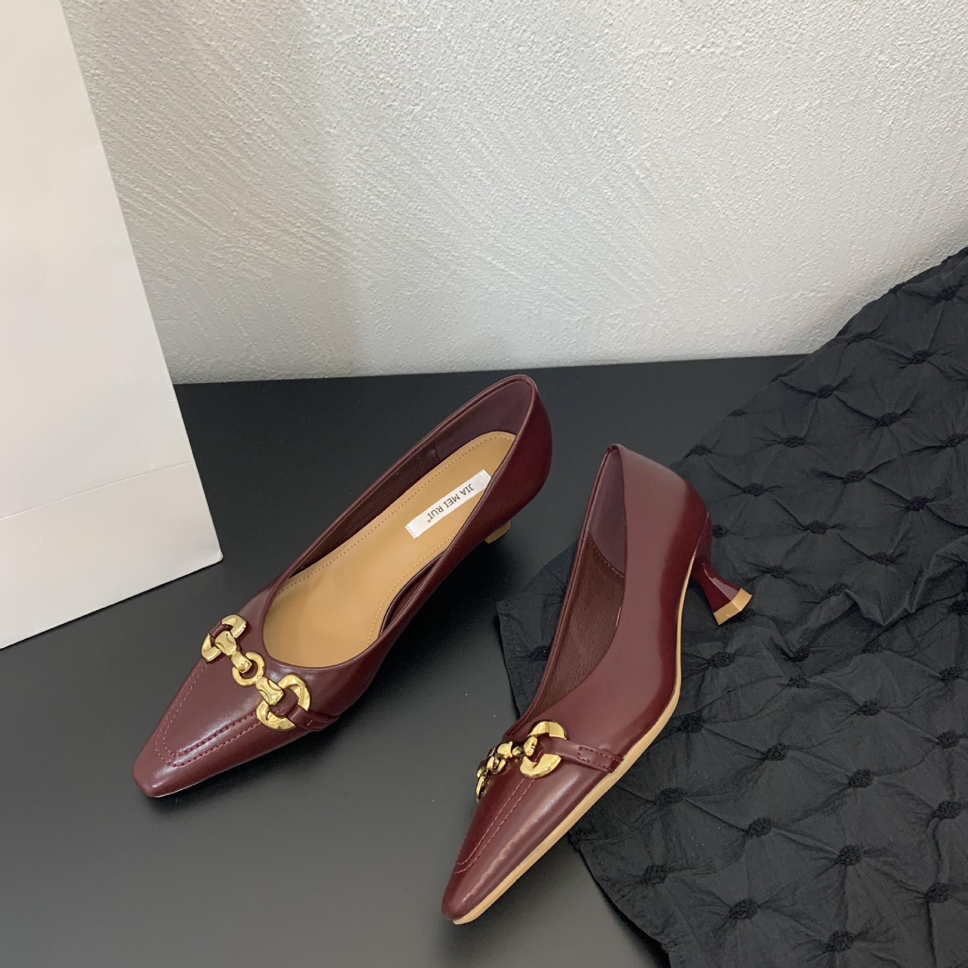2025 Koreanischer Stil Damen Weiche Sohle Spitzschuh Metall Schnalle Stilettoabsätze 36 wein rot