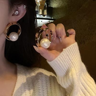 Glänzende runde Doppelring-Hohlperlen-Ohrstecker modische einfache Ohrstecker leichter Luxus High-End neue Ohrringe Damen