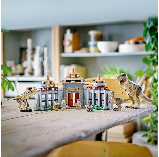 LEGO Jurassic World 76961 Centro de Visitantes: ataque de tiranossauro e predador