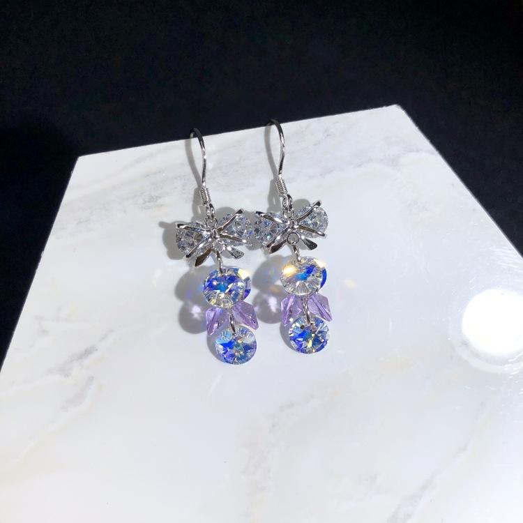 Austrian super flash crystal earrings, stud earrings, niche high-end temperament earrings, long simple earrings, 925 silver needles.