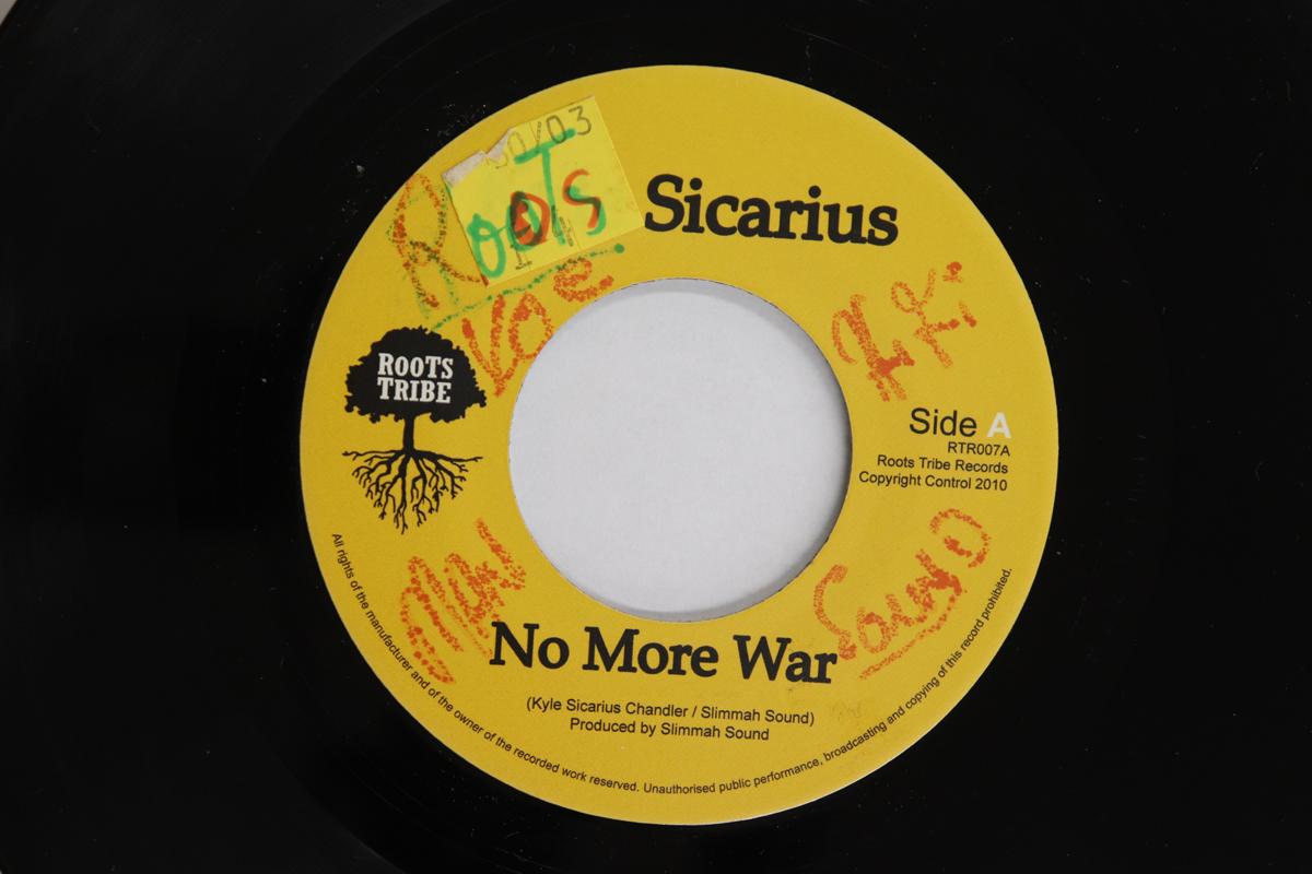 

7inch Record KYLE SICARIUS / SLIMMAH SOUND - No More War / Peaceful Version RTR007 ROOTS TRIBE 2010 Netherland Reggae, Ska & Dub Used