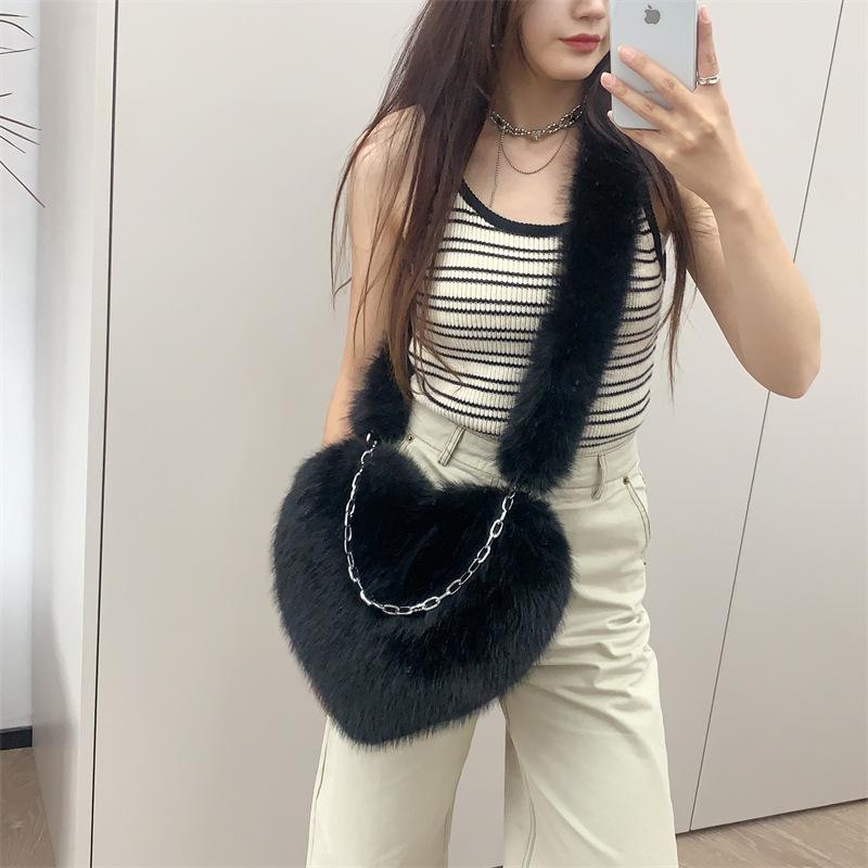 Women Winter Faux Fur Heart Shoulder Bag Soft Plush Chain Crossbody Purse Warm Fluffy Clutch Handbag