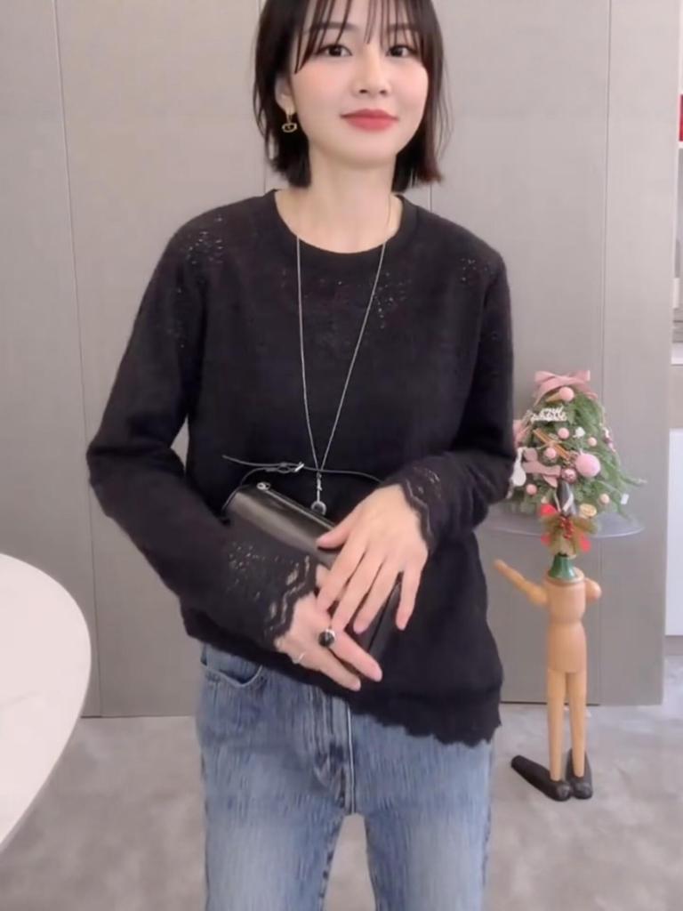 2025 Korean Winter Lace Crochet Knit Pullover: Women's Loose & Stylish Design Top