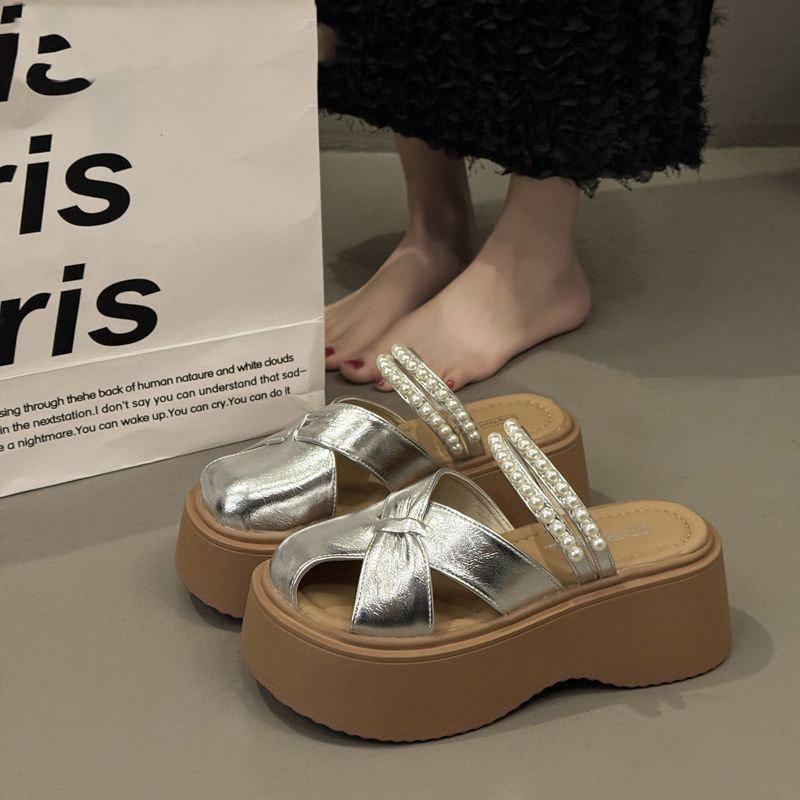 

Баотоу полутапочки женские 2025 новые летние жемчужные два способа носки толстая подошва с чувством дизайна полые с одним педалем ленивые полуподносы 35