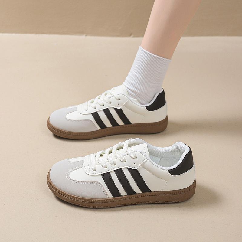 Retro Deutsche Trainingsschuhe Damen 2025 Sommer neue flachbodige vielseitige kleine weiße Schuhe atmungsaktive sportliche Freizeitschuhe weiche Basisplattenschuhe