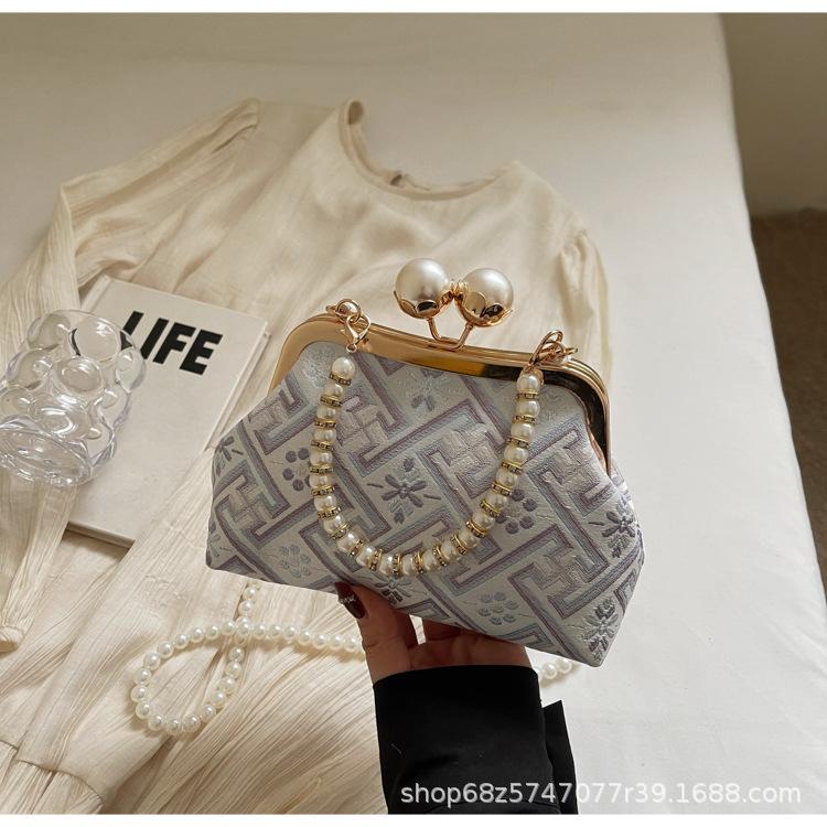 New Chinese cherry blossom powder clip clutch bag New pearl chain shoulder messenger dinner bag Antique cheongsam women's bag