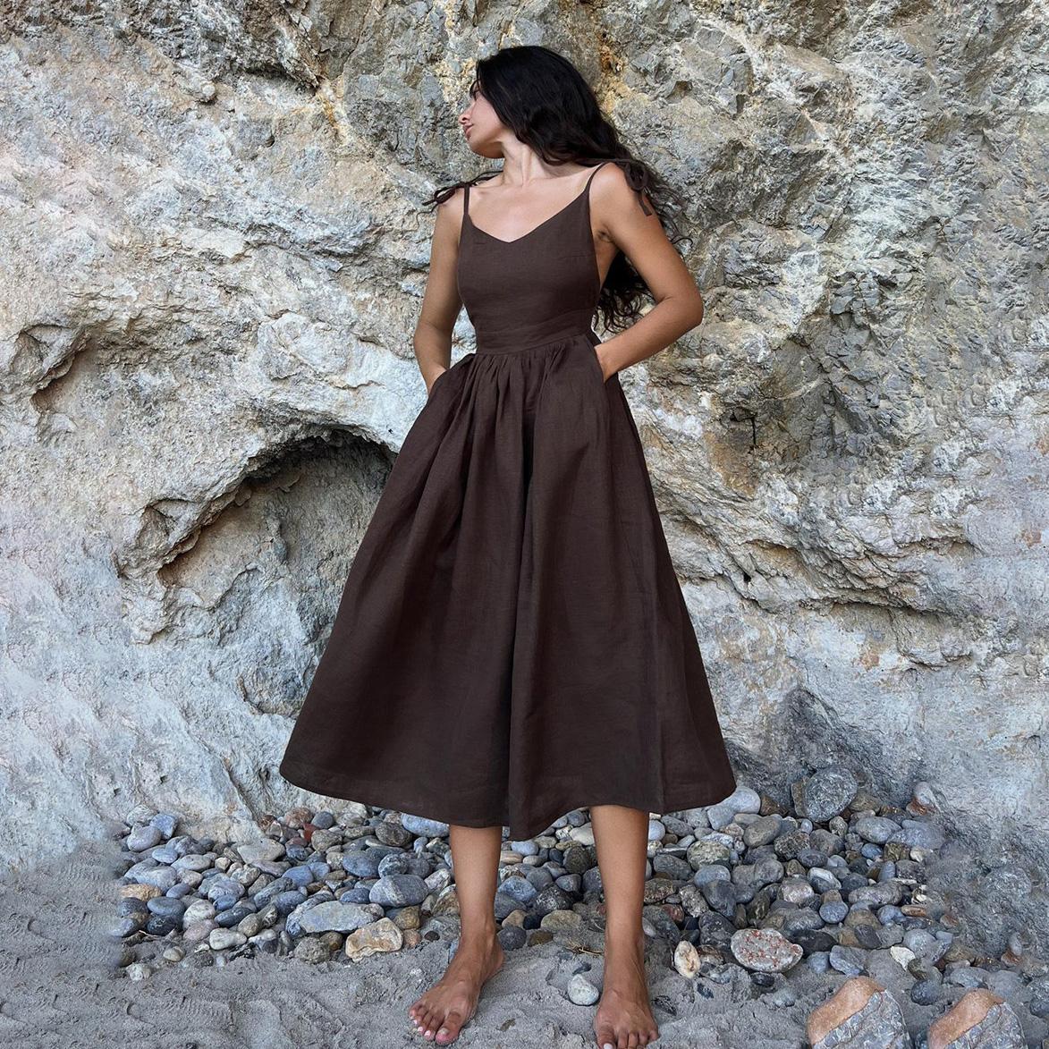 

Женское однотонное платье без рукавов длиной до щиколотки с v-образным вырезом и высокой талией M кофейный