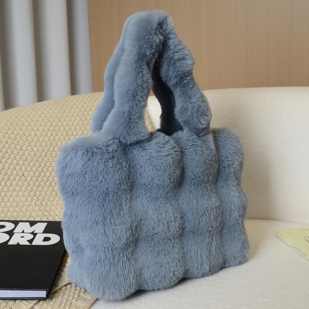 Large capacity autumn and winter imitation rabbit plush bubble hair bag light luxury shoulder tote bag travel bag plush handbag