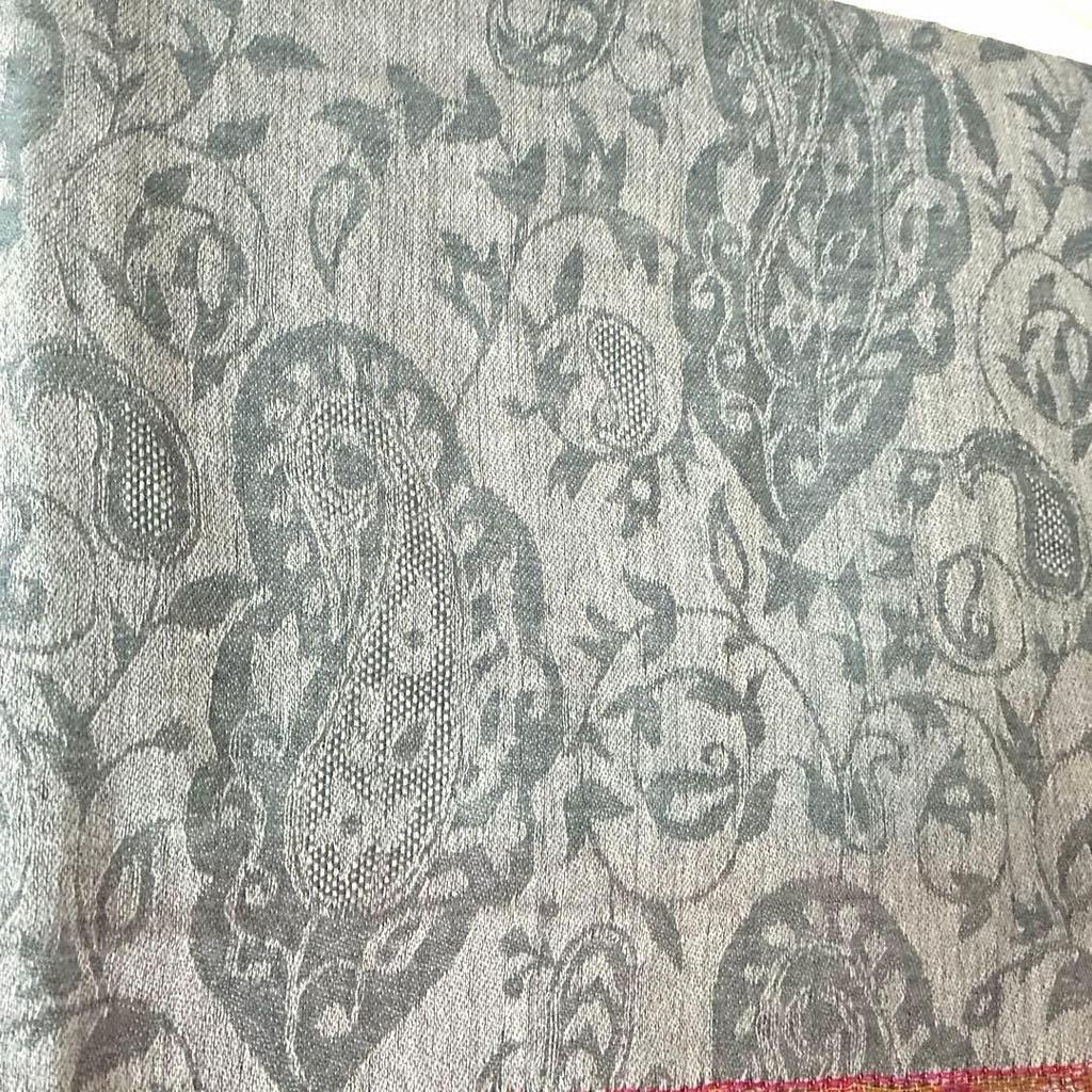 Used 100% Cashmere Large Stole 70x200 Paisley Pattern Air Conditioning Protection