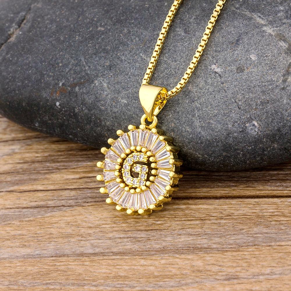 A piece of A-Z letters elegant and beautiful pendant necklace suitable for women men's initials fashionable versatile jewelry accessories