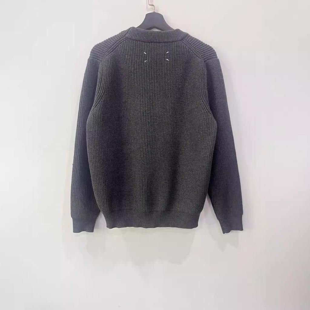 Ma Jia Four-Corner Pullover Sweater - Round Neck, Loose Fit, Long Sleeve