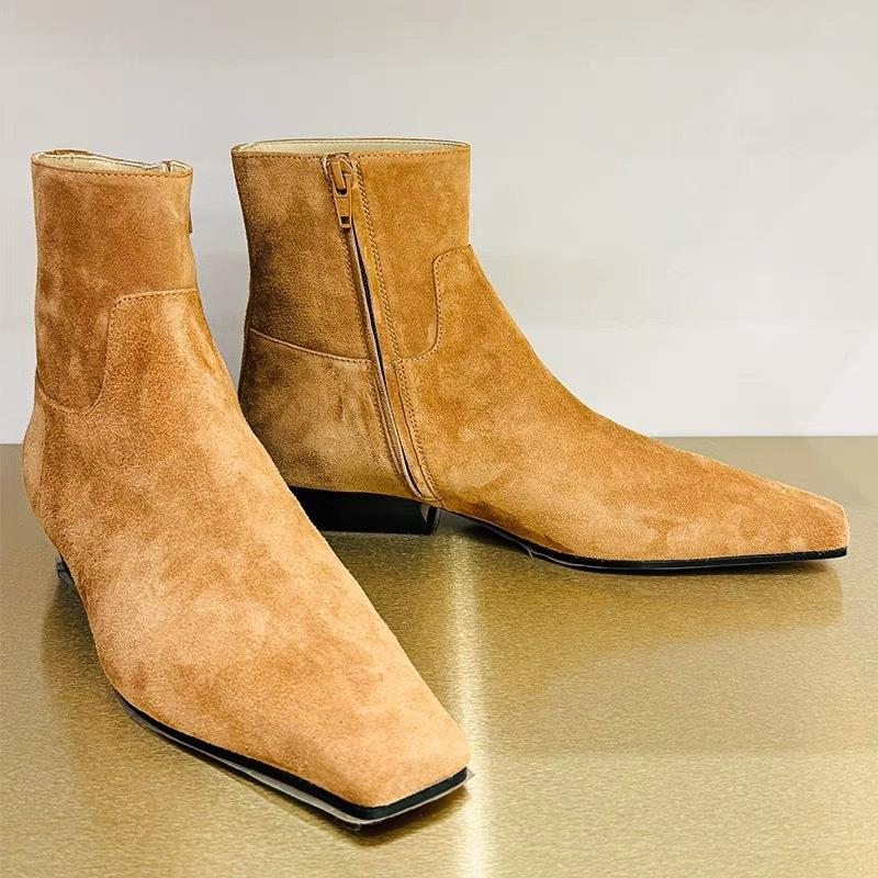 Koreanische Version von Maillard Wildleder mit seitlichem Reißverschluss, quadratische Zehenpartie, dünne Stiefel, kurze Stiefel, Damen Herbst und Winter Samt niedriger Absatz Martin Stiefel Damenstiefel