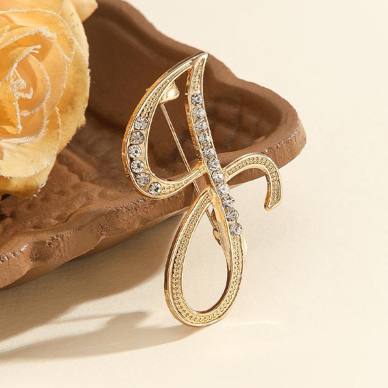 1pcs Crystal Rhinestone 26 Letters Women Collar Brooch Elegant Temperament Pin Jewelry