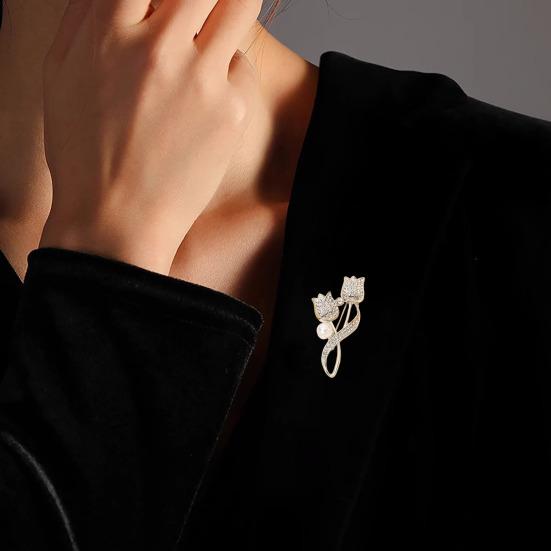 Women Alloy Brooch Pin, Tulip Shape Lapel Badge with Imitation Pearl Rhinestones Inlaid, Brooch Versatile Accessory for Sweaters Collars Hats Bags
