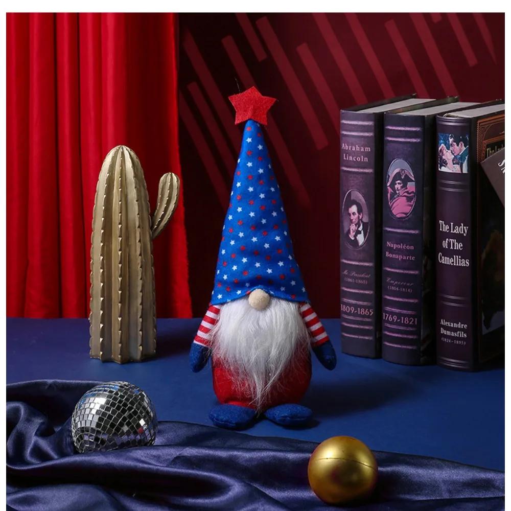 Fünfzackiger Stern Gesichtsloser Zwerg Sitzende Haltung Alter Plüschpuppen-Schmuck