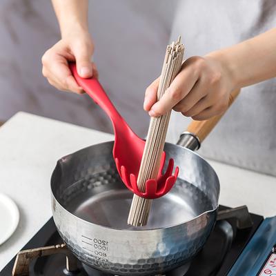 Noodle Spoon Household Kitchen Long Handle Plastic Non-slip Scoop Creative Leak Fashion Dumplings Noodles Egg Strainer Scoop New