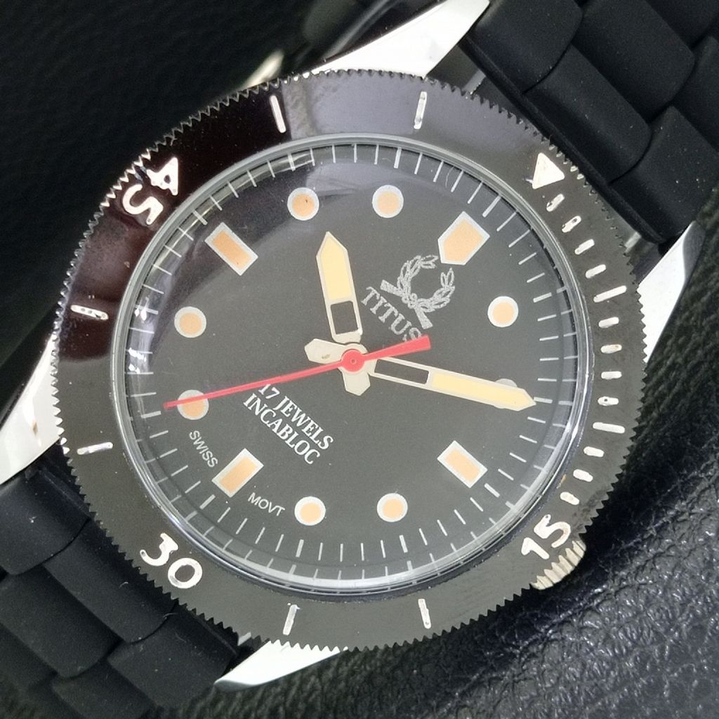 

MENS SWISS TITUS 40MM TURNABLE BEZEL HAND-WINDING BLACK DIAL WATCH a431340-2 R106-a431340