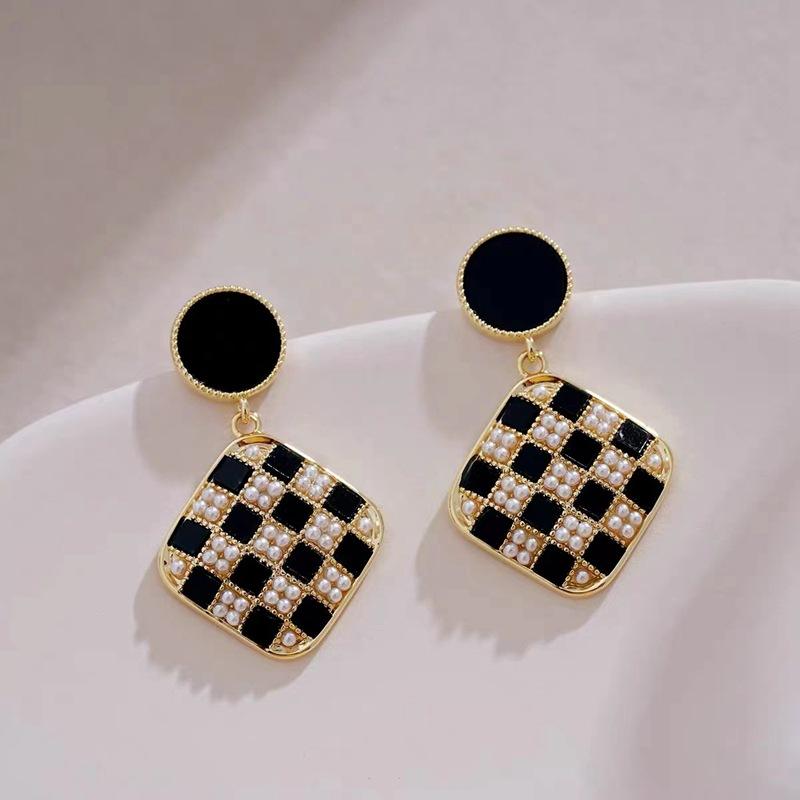 Fashion Geometric Bow Flower Pearl Earrings Women'S Premium Versatile Small Fragrant Wind Earrings