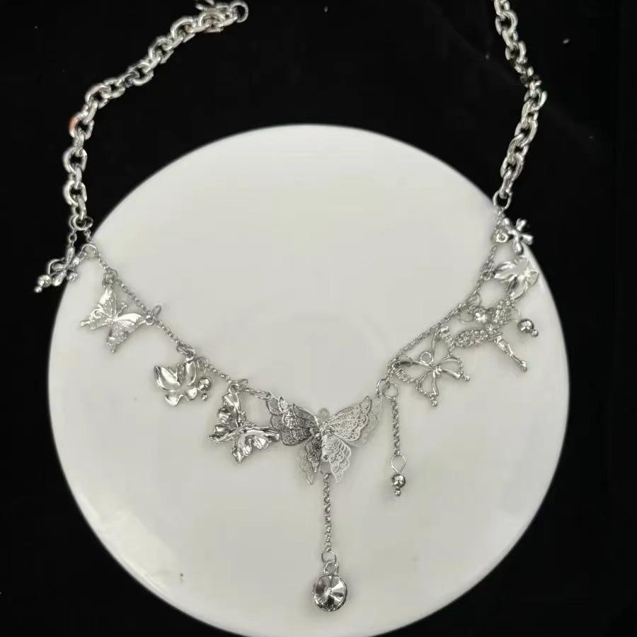 Spice Girl Mechanical Butterfly Necklace Retro Heavy Industry Collarbone Chain Medieval Niche Hollow Metal Neck Chain Light Luxury Jewelry Tide