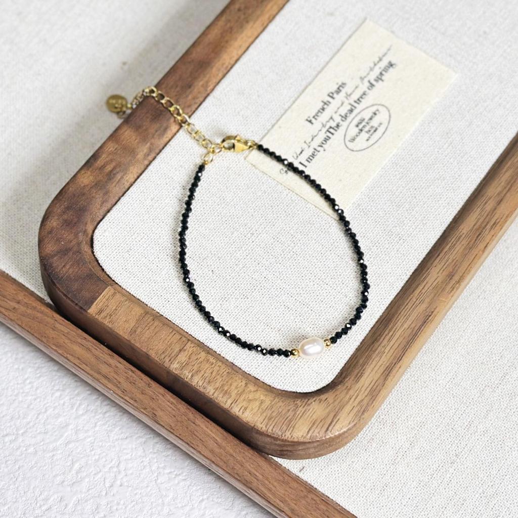 Elegant Freshwater Pearl & Natural Stone Beaded Bracelet for Women, Ultra-Fine, Versatile Hand Jewelry.