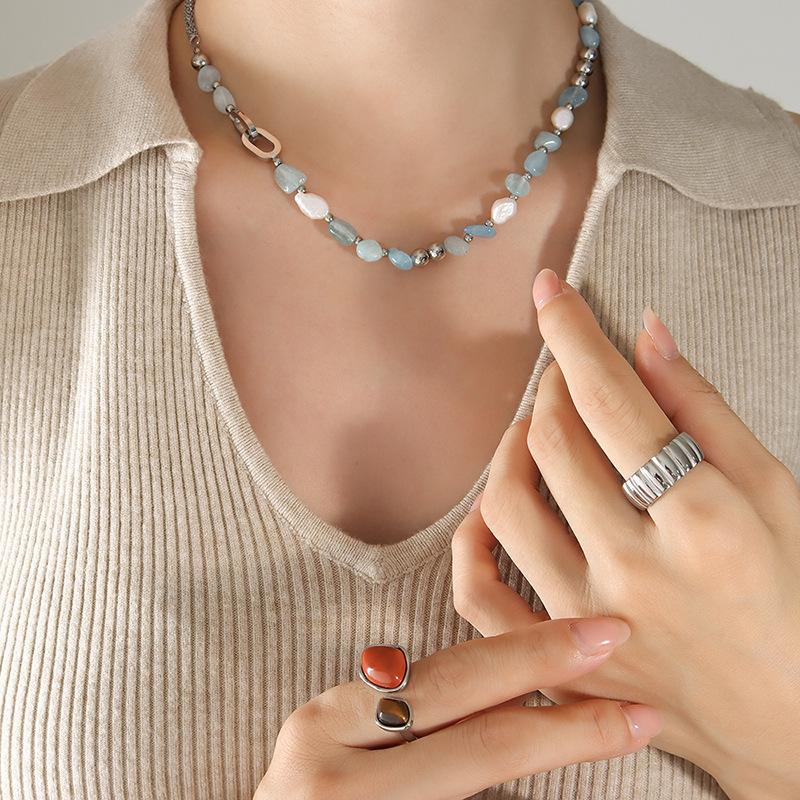 Böhmischer Ethno-Stil, leichter Luxus, modischer Mix and Match, Süßwasserperle, blaue Natursteinkette, personalisierter Halskettenschmuck