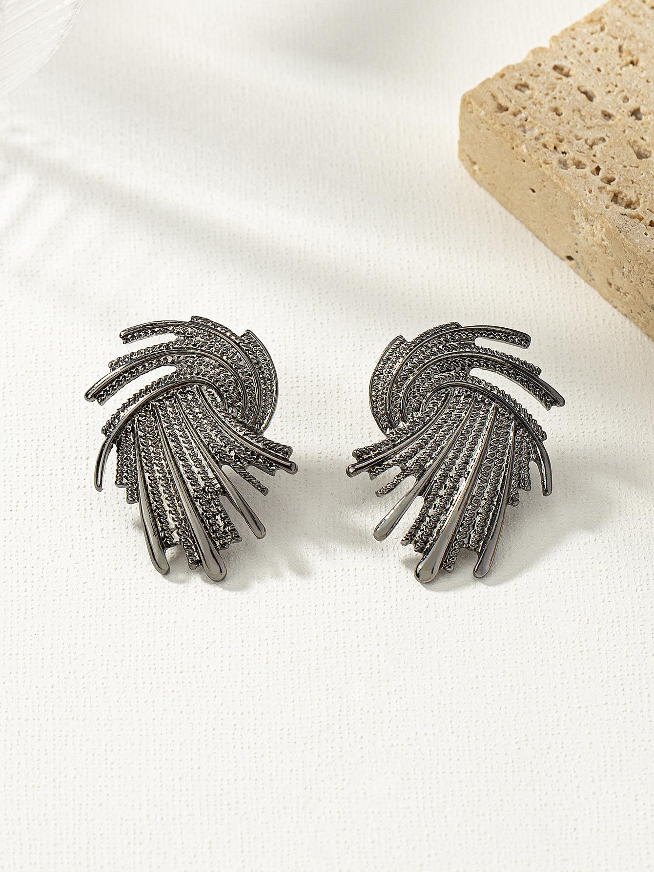 Alloy material, vintage style, retro, exquisite fashion, stud earrings, temperament, niche design
