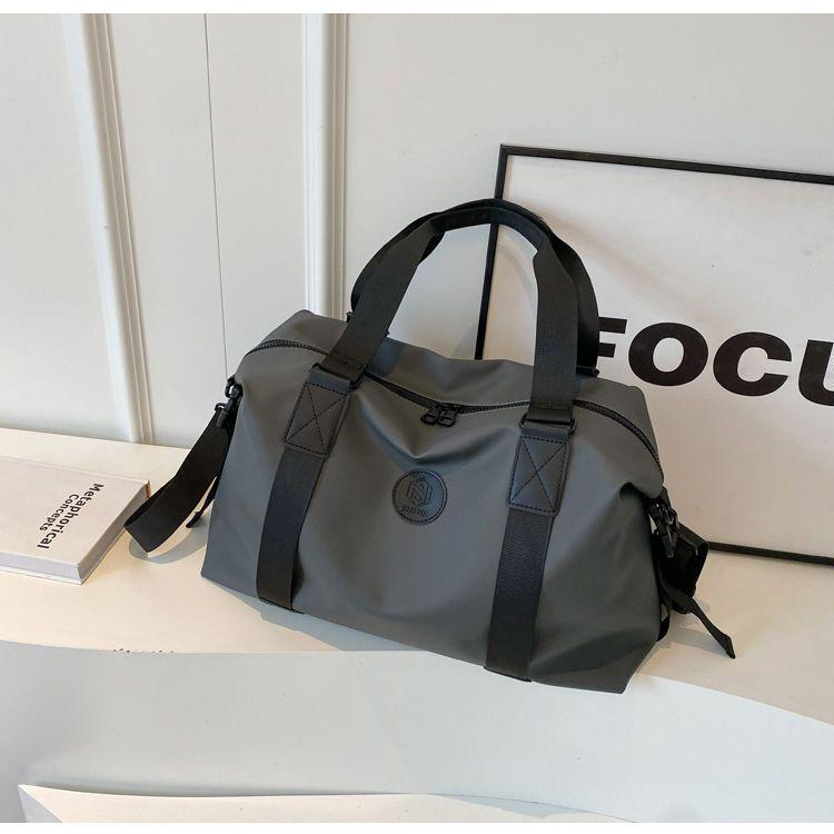 High-Capacity Business Travel Shoulder Bag - Convenient Overnight Handbag