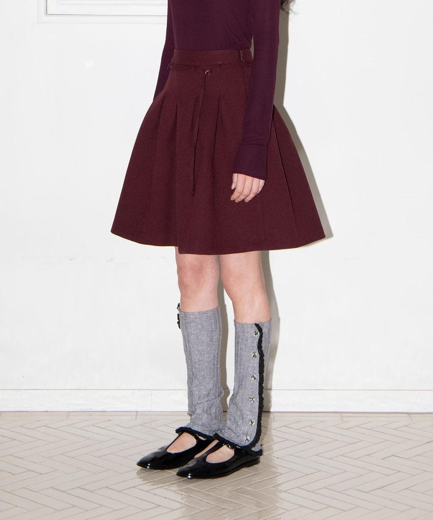 Mais Volume Pleats Mini Skirt / Burgundy