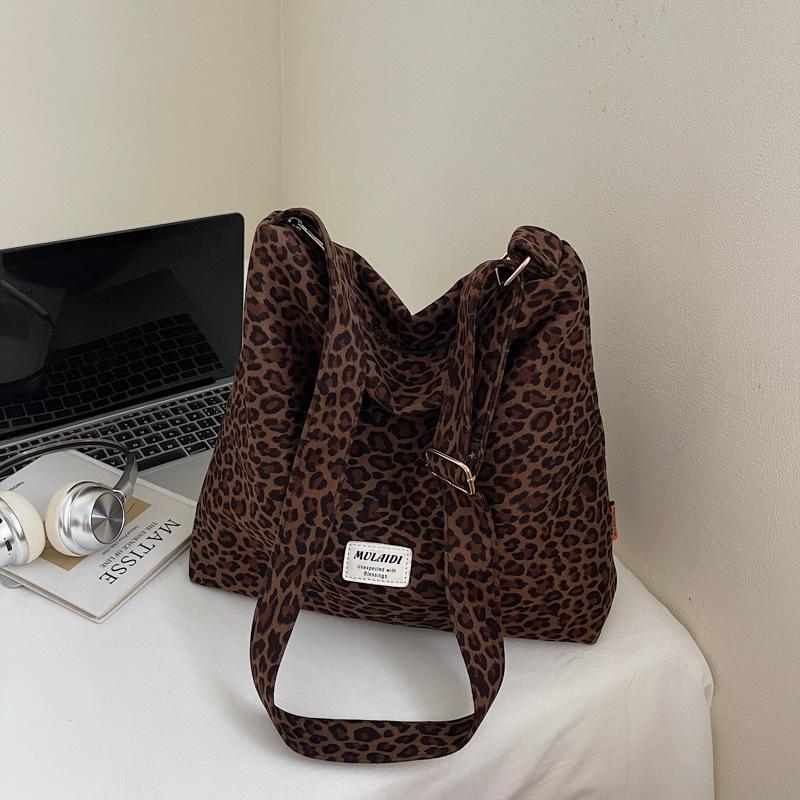 

Korean retro broken flower canvas bag autumn new small fresh girl style shoulder messenger bag large capacity tote bag