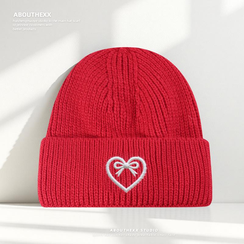 

Maillard Coffee Color Knitted Woolen Hat for Girls In Winter Warm and Face Friendly Small Pullover Hat with Love Embroidery Cold Hat for Men M（56-60cm）