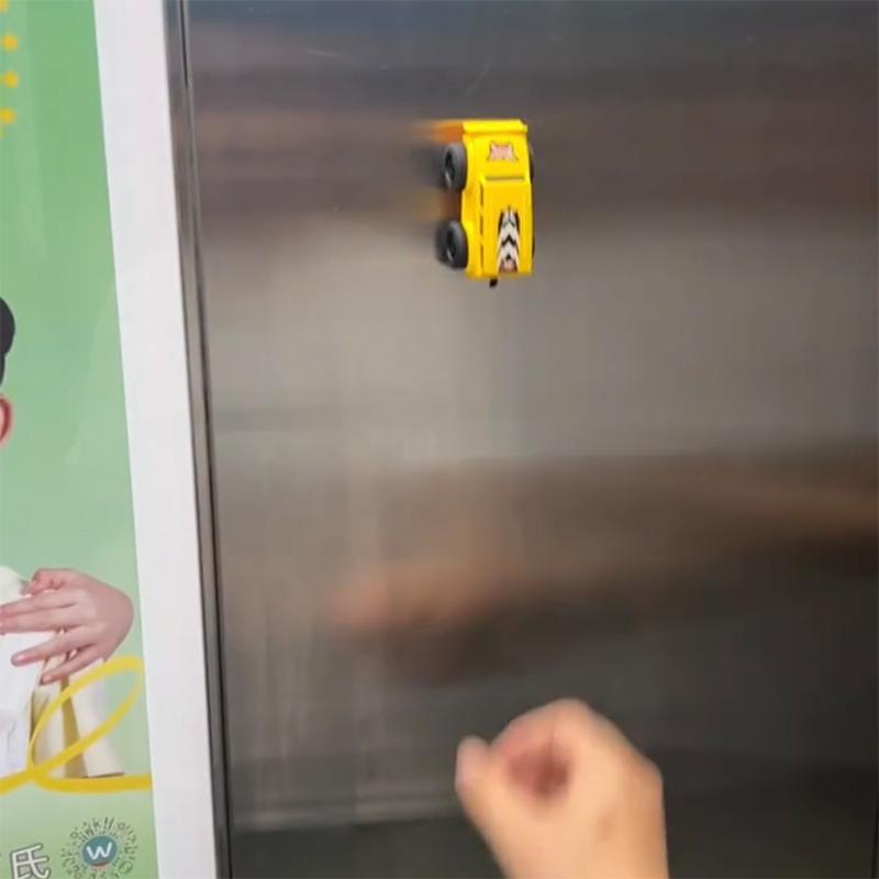 1 Piece Climbing Car Toy Wall Climbing Car Inertia Pull-Back Anti-Gravity Rail Car Magnetic Wall Car Fun Toy