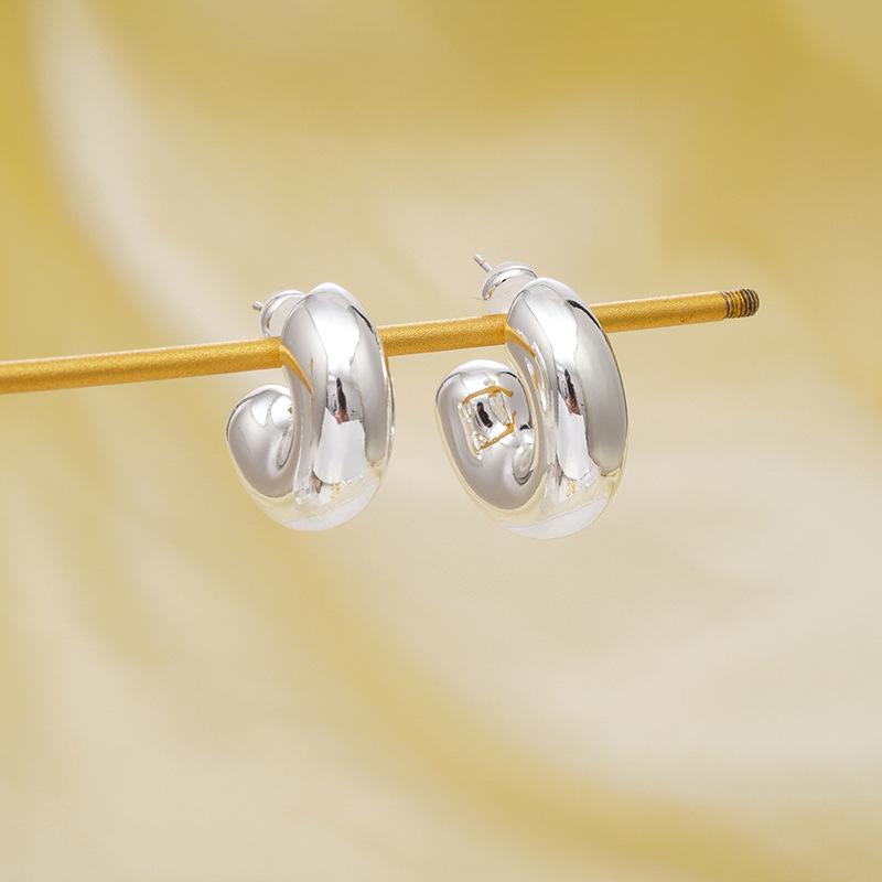 Chic C-Shaped Gold & Silver Earrings for Women - Versatile, Stylish Ear Studs with Light Luxury for European & American Styles