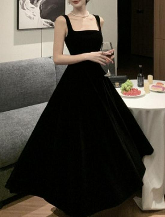 Elegant Red Hepburn Style Spaghetti Strap A-line Dress for Women - Summer 2026 Collection