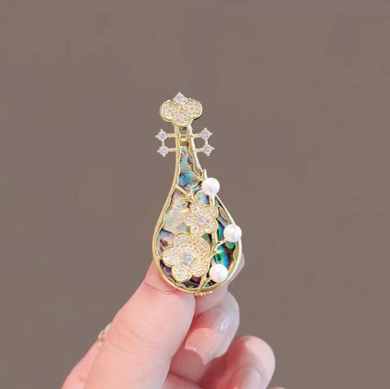 Elegant Women s Brooch Pipa Flower Pearl Crystal Rhinestone Pins Fashion Retro Coat Suit Jewelry