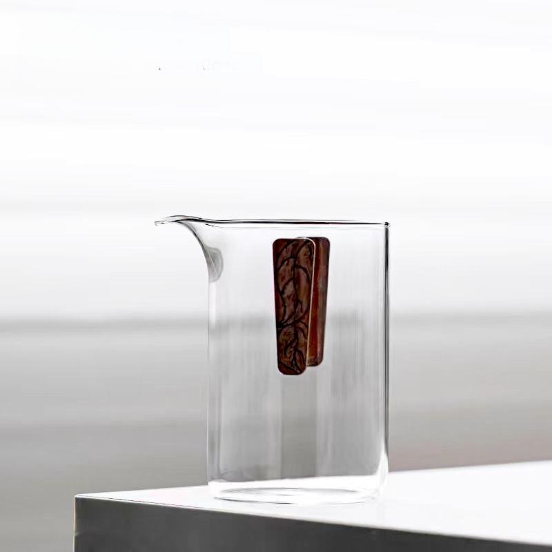 260ml Elegant Brewing Tea Glass Fair Cup Tea Server with Carved Wooden Chips Heatproof Borosilicate Glass Tea Pitcher Tea Tools 260ML чистый