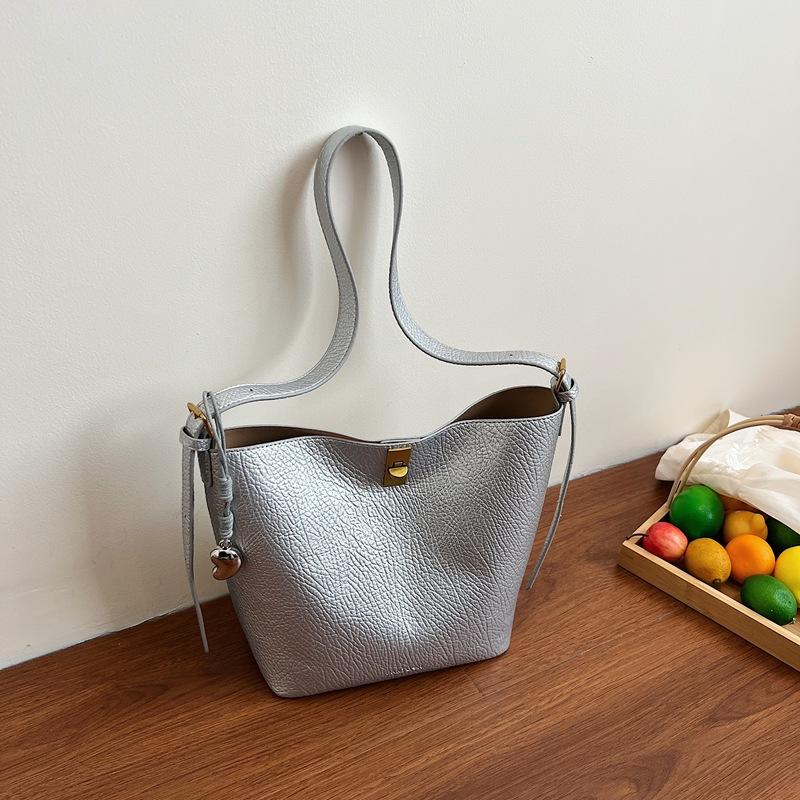 New Spring and Summer New Large-capacity Shoulder Bag Bucket Bag Fashionable Versatile Casual Underarm Bag Women