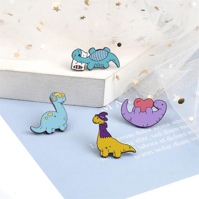 Creative Dinosaur Music Brooch: Cartoon Heart-Shaped Sleeping Design for Student Backpacks & Pendants