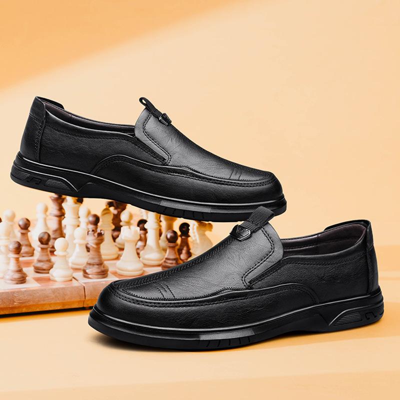 

Мужская обувь 2025 лето новая удобная мужская повседневная кожаная обувь для среднего возраста водонепроницаемая мягкая подошва износостойкая обувь для папы 45 чёрный