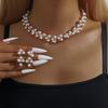 3 deler fasjonable og trendy sett med glitrende perler til kvinner, halskjede med strass, øredobber, fest- og banketttilbehør