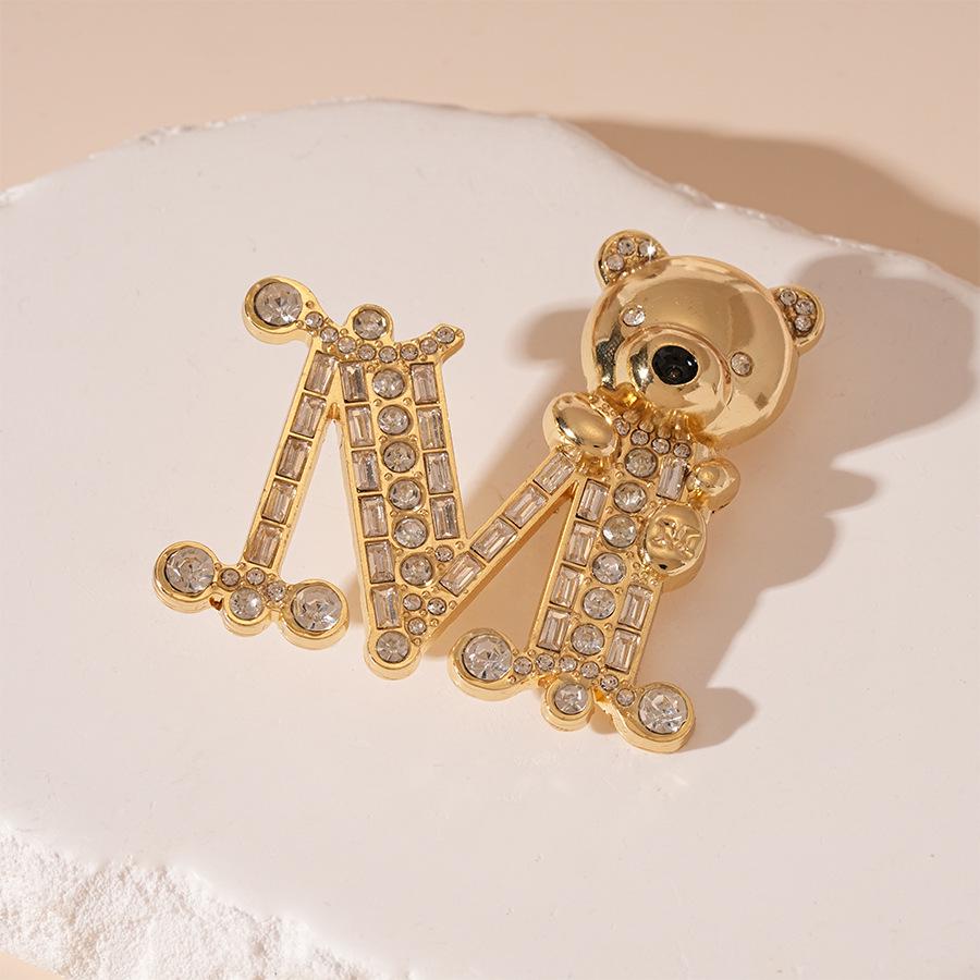 Luxury European & American Drip Oil Diamond Bear Brooch with 'M' Letter - High-End Fashion Corsage for Women