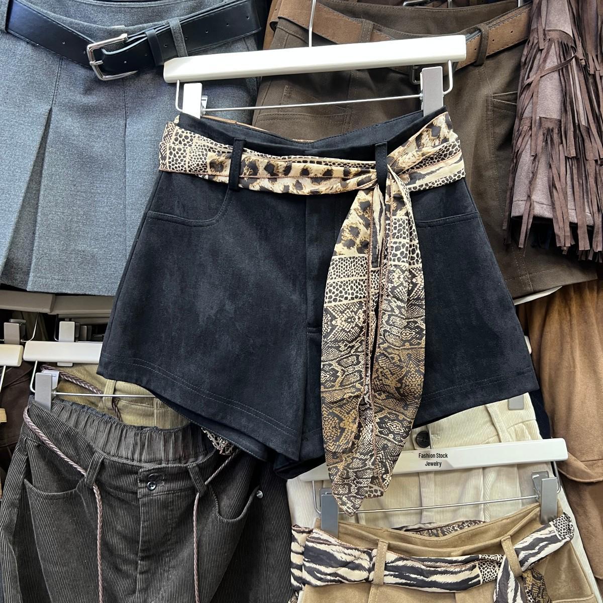 

Women s High-Waisted Khaki Suede Wide-Leg Shorts: Slimming, Hip-Hugging, Versatile Casual Wear for Autumn/Winter L