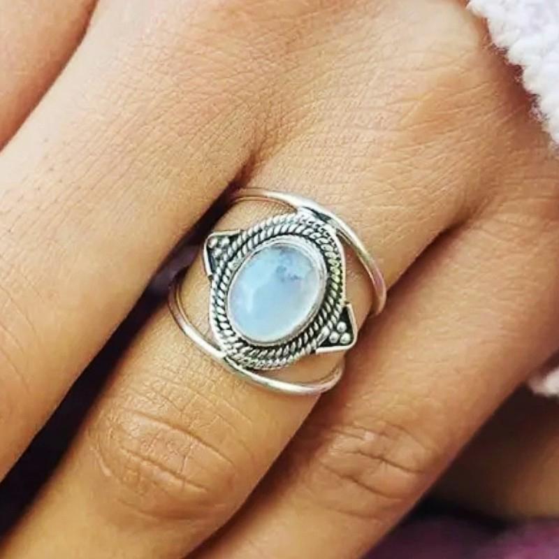 Huitan Bohemia Style Oval Imitation Opal Ring for Women White/Black Luxury Wedding Bands Accessories Temperament Lady Zircon