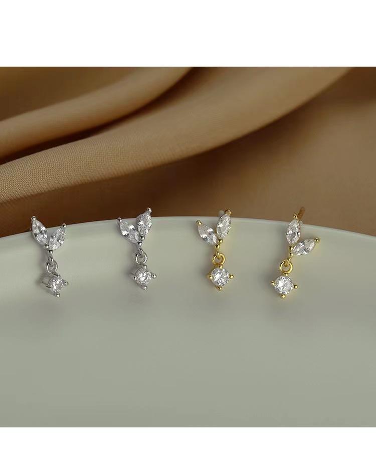 Exquisite Sterling Silver Leaf Stud Earrings for Women: Chic Light Luxury Design