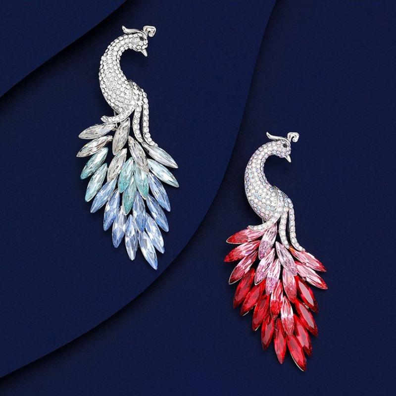 The Gradient Crystal Peacock Brooch Is A Fashionable, Elegant and Exquisite Brooch with A Niche Design Sense