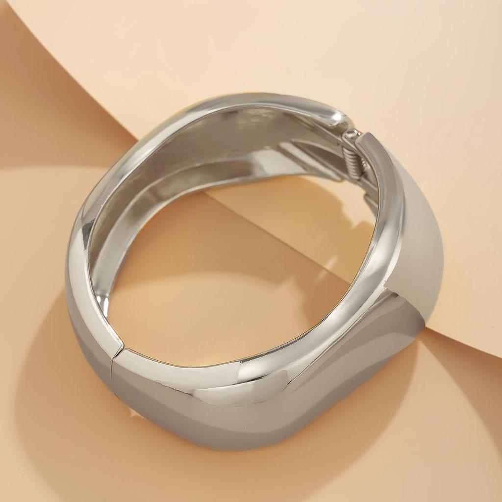 Enkelt Geometri Legeringsarmbåndsett Uregelmessig Linje Blank Fjærarmbånd Mote Pendler Fest Passer for Kvinner