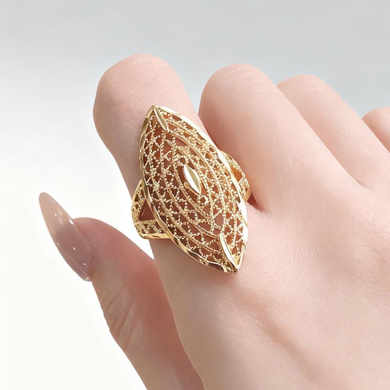 Metal court style hollow ring female, horse eye triangle arrangement design jewelry, French ring