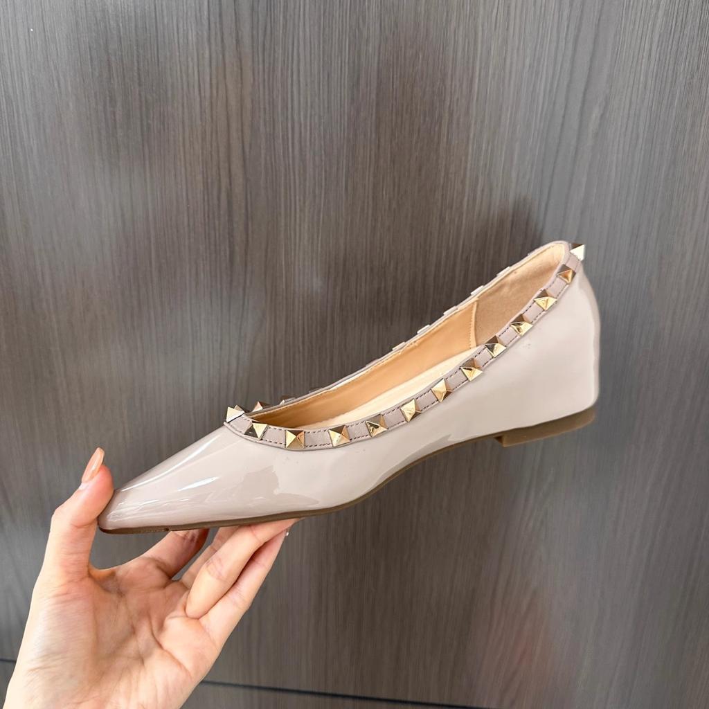Rivet Pointed Single Shoes Women's 2025 Spring New Small Man Height Increase Shallow Mouth Flat Shoes One Pedal Ladyshoes Boat Shoes